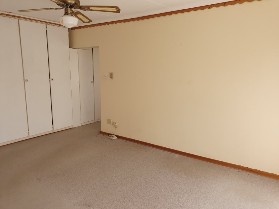 4 Bedroom Property for Sale in Hospitaalheuwel Free State